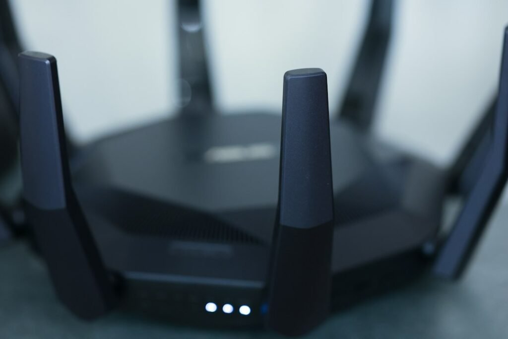 Router conectado en una red de dispositivos IoT para ilustrar el riesgo de autorreplicación de modelos de inteligencia artificial